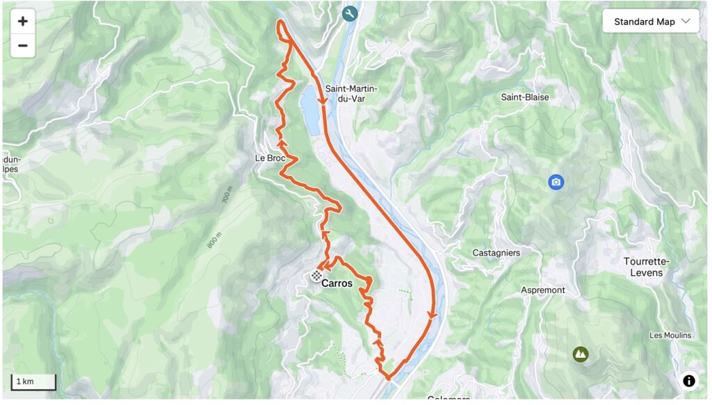 Map with orange hiking route near Carros
